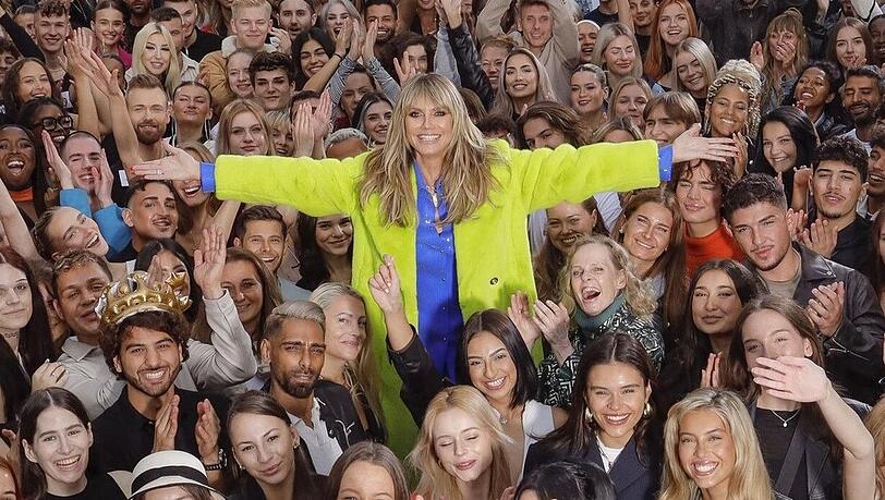 Heidi Klum sagte zum Staffelstart: "Es ist sehr aufregend für mich, dass in diesem Jahr zum ersten Mal viele Männer zum Casting gekommen sind. Die Atmosphäre beim Dreh ist spürbar anders."