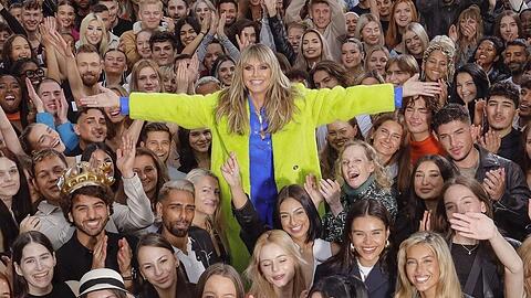 Heidi Klum sagte zum Staffelstart: "Es ist sehr aufregend für mich, dass in diesem Jahr zum ersten Mal viele Männer zum Casting gekommen sind. Die Atmosphäre beim Dreh ist spürbar anders."