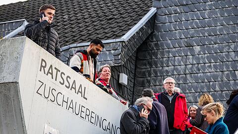 Mehrere Bürgerinnen und Bürger verfolgten die Vereidigung