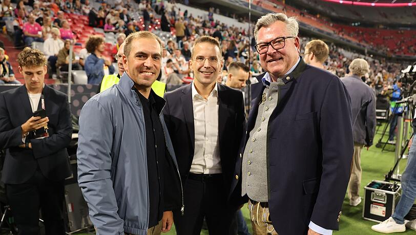 Philipp Lahm (l) wirbt für ein wertschätzendes Miteinander. Philipp Lahm (l) wirbt für ein wertschätzendes Miteinander.