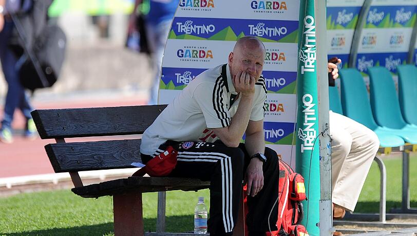 Sportvorstand Matthias Sammer als stummer Trainingsbeobachter auf dem Platz von Arco. Sportvorstand Matthias Sammer als stummer Trainingsbeobachter auf dem Platz von Arco.