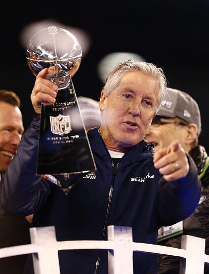 Nach dem Sieg gab es für die Seahawks kein Halten mehr. Die Bilder von der Siegerehrung.