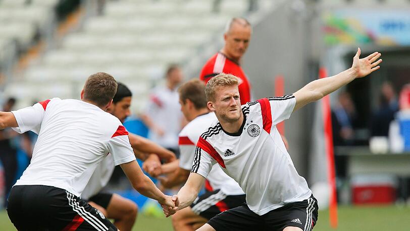 Volle Konzentration: Die DFB-Elf bereitet sich in Fortaleza intensiv auf das Spiel gegen Ghana vor. Volle Konzentration: Die DFB-Elf bereitet sich in Fortaleza intensiv auf das Spiel gegen Ghana vor.