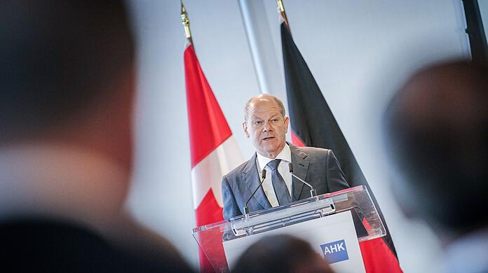 Bundeskanzler Olaf Scholz während einer Rede beim deutsch-kanadischen Wirtschaftsforum in Toronto.