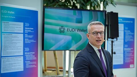 Digitalminister Karsten Wildberger (CDU) ist verantwortlich f&uuml;r die Einf&uuml;hrung der EUDI-Wallet in Deutschland. Er hat sich auf das Startdatum 2. Januar festgelegt. (Archivbild)