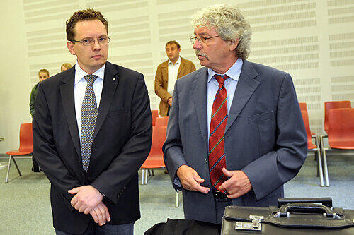 Thomas Bernet (im Bild li. mit Anwalt Peter Doll) führte das inzwischen geschlossene Fachgeschäft Franz Bernet.