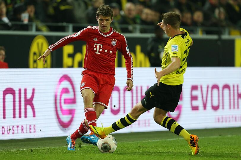 THOMAS MÜLLER - NOTE 2 - Diesmal Rechtsaußen mit Hang zum Überall sein. War zunächst aber meistens dort, wo man ihn nicht anspielte. Feiner Hackentrick (55.), ging aber vorbei. Super: Sein Pass auf Götze vorm 1:0, so simpel. Machte dann mit dem 3:0 den Deckel drauf (88.) - schon sein zwölftes Pflichtspieltor diese Saison.