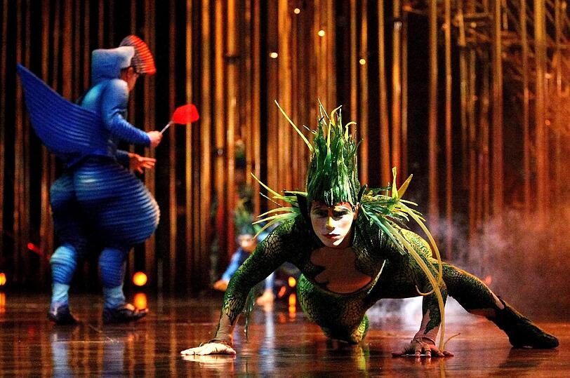 Echse aus dem Programm "Varekai" des Cirque du Soleil.
