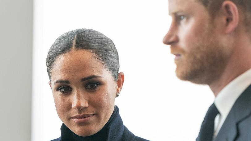 Schlechte Nachrichten für Herzogin Meghan und Prinz Harry: Ihr nächstes Netflix-Projekt soll sich wegen des Streiks verzögern.