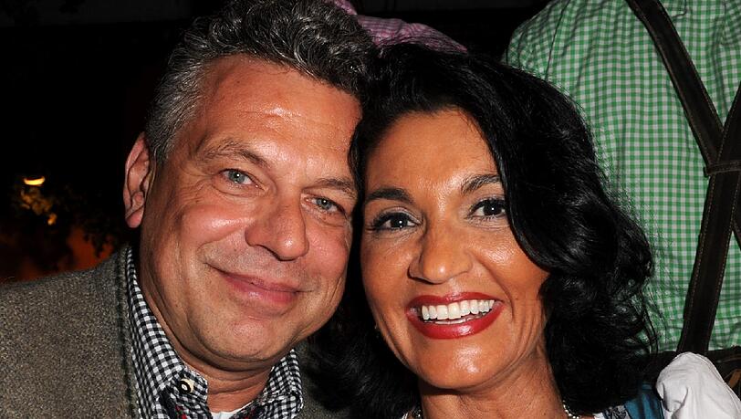 Der ehemalige Zehnkämpfer Jürgen Hingsen sich mit seiner Freundin Francesca Elstermeier 2012 auf der Wiesn. Er beobachtete in Ratingen die deutschen Zehnkämpfer und sieht goldene Zeiten kommen. Der ehemalige Zehnkämpfer Jürgen Hingsen sich mit seiner Freundin Francesca Elstermeier 2012 auf der Wiesn. Er beobachtete in Ratingen die deutschen Zehnkämpfer und sieht goldene Zeiten kommen.