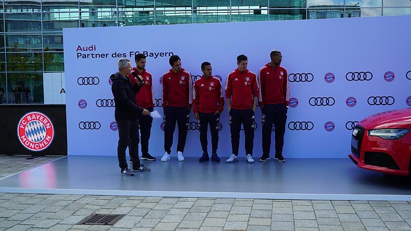 Posieren für die Fotografen: Sven Ulreich, Mats Hummels, Thiago, Robert Lewandowski und Jérôme Boateng.