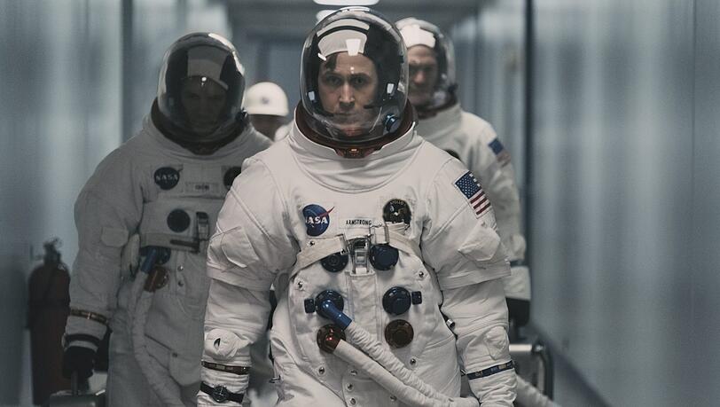 Neil Armstrong (Ryan Gosling) wird als erster Mann den Mond betreten. Doch auf der Erde hat er mit großen persönlichen Problemen zu kämpfen. Neil Armstrong (Ryan Gosling) wird als erster Mann den Mond betreten. Doch auf der Erde hat er mit großen persönlichen Problemen zu kämpfen.