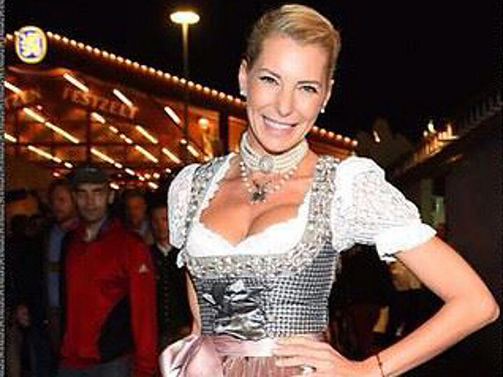 Gulia Siegel weiß, wie man sein Dekolleté zur Wiesn in Szene setzt