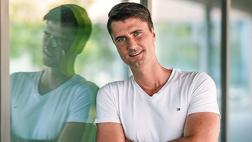 Nick Klupak erklärt ein trockenes Thema ganz locker auf Social Media: Als MathemitNick bringt er Hunderttausenden die Mathematik näher.