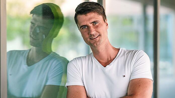 Nick Klupak erklärt ein trockenes Thema ganz locker auf Social Media: Als MathemitNick bringt er Hunderttausenden die Mathematik näher.