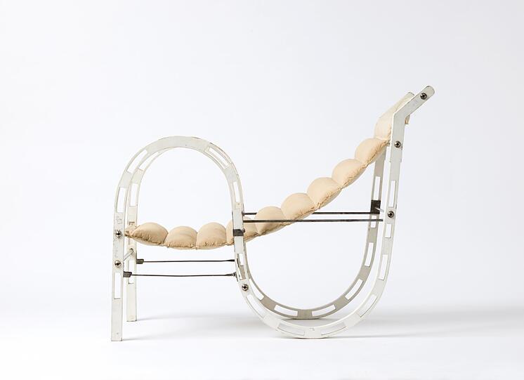 Von Eileen Grey stammt der „S-Chair“, entworfen hat sie ihn 1938.