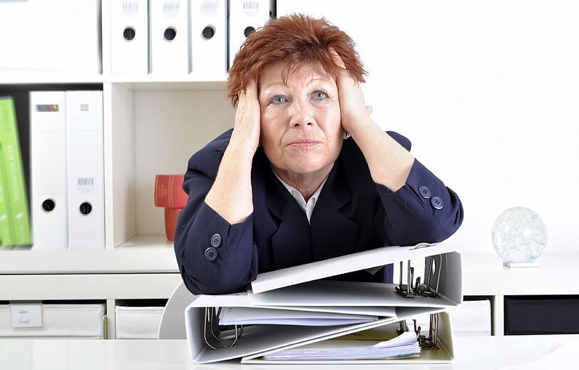 Zu viel Arbeit, Ärger mit dem Chef, Angst um den Job: Das alles kann laut DAK-Studie die Infarkt-Gefahr erhöhen.