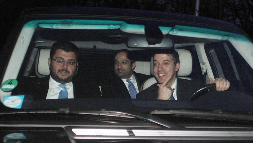 Hamada Iraski (r) und Löwen-Investor Hasan Ismaik auf dem Weg zu einer Aufsichtsratsitzung des TSV 1860 im Januar 2013. Hamada Iraski (r) und Löwen-Investor Hasan Ismaik auf dem Weg zu einer Aufsichtsratsitzung des TSV 1860 im Januar 2013.