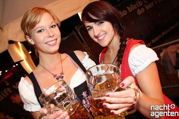Der Wiesnmarathon am Freitag im neuraum: 16 Tage Wiesn, 16 Tage Party ist das Motto: 
Mehr Bilder gibt's auf www.nachtagenten.de