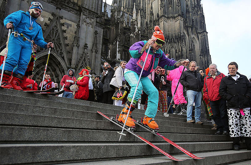 Die Karnevalszeit hat begonnen! Klicken Sie sich durch die ersten Bilder der Weiberfastnacht in Köln!