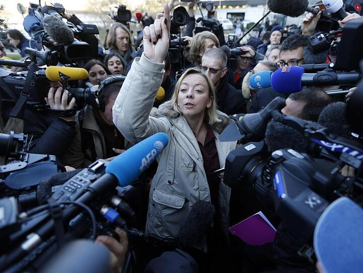 Schumachers Managerin Sabine Kehm beantwortete im Januar 2014 in Grenoble Fragen zum Gesundheitszustand des Formel-1-Stars.