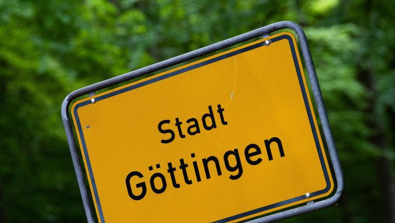 Die Infektionen in Göttingen erfolgten bei oder nach mehreren größeren privaten Feiern. Die Infektionen in Göttingen erfolgten bei oder nach mehreren größeren privaten Feiern.