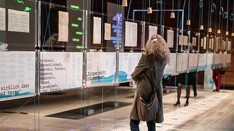 Das Literaturmuseum der Moderne zeigt die Ausstellung "Hölderlin, Celan und die Sprachen der Poesie".