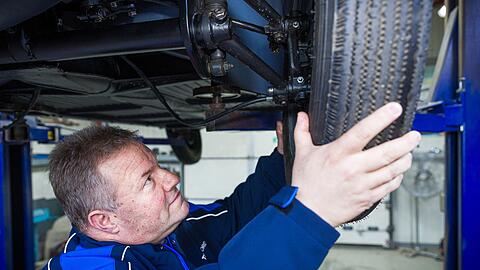 TÜV-Nord-Mitarbeiter Thomas Rusch hat das Fahrzeug abgenommen. TÜV-Nord-Mitarbeiter Thomas Rusch hat das Fahrzeug abgenommen.