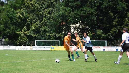 Eine Szene aus dem Spiel zwischen dem FC Radi und Veuve Tricot Eine Szene aus dem Spiel zwischen dem FC Radi und Veuve Tricot