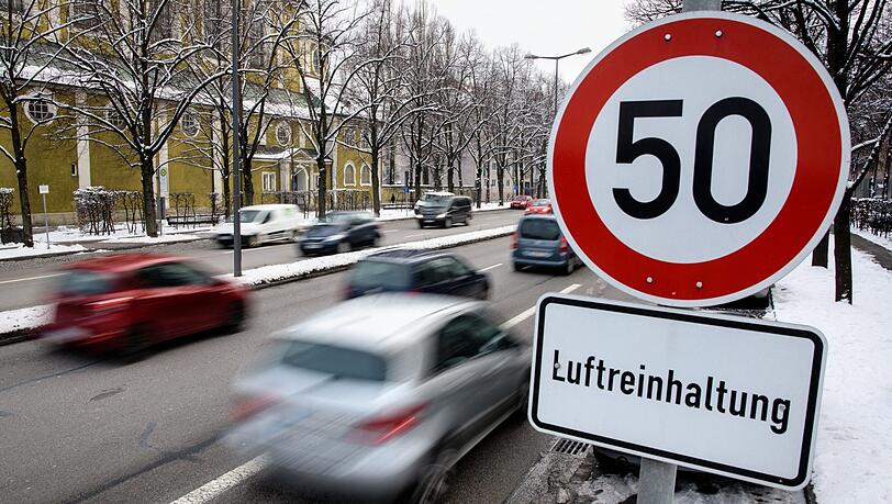 Das Bundesverwaltungsgericht hat entschieden: Fahrverbote für Diesel-Fahrzeuge sind zulässig. Das Bundesverwaltungsgericht hat entschieden: Fahrverbote für Diesel-Fahrzeuge sind zulässig.