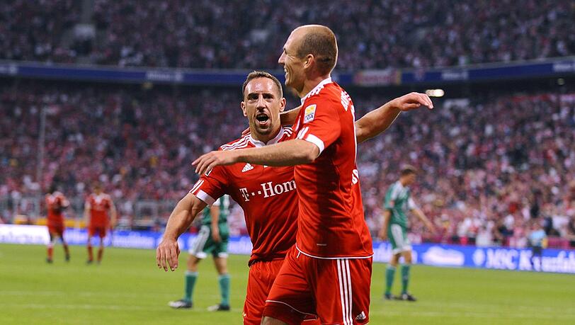 Nach seiner Einwechslung zur Halbzeit schnürt Arjen Robben gegen den damals amtierenden Meister VfL Wolfsburg einen Doppelpack - bei seinem Debüt! Nach seiner Einwechslung zur Halbzeit schnürt Arjen Robben gegen den damals amtierenden Meister VfL Wolfsburg einen Doppelpack - bei seinem Debüt!