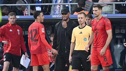 Vincent Kompany verteilte am Sonntag fleißig Geschenke – unter anderem an den ausgebooteten Leon Goretzka.