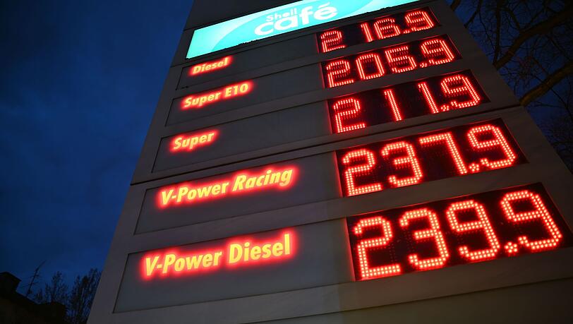 Die Bundesregierung will wegen der steigenden Spritpreise eingreifen.