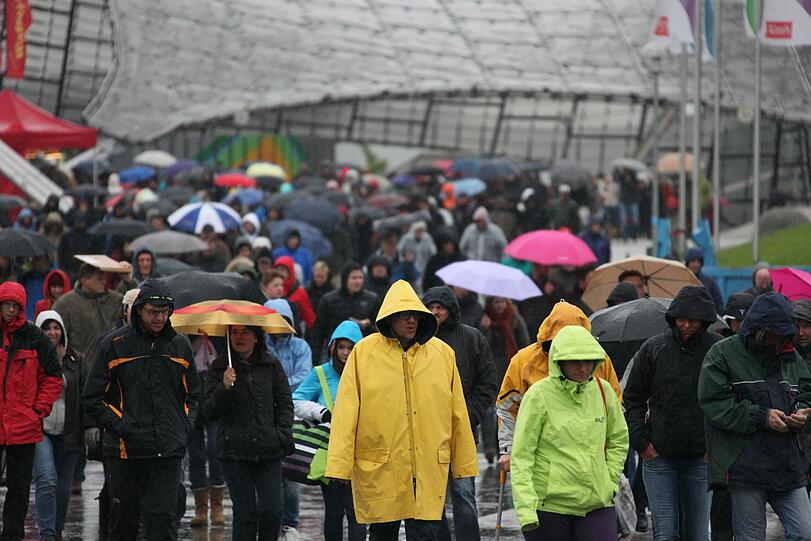 Bruce Sprengsteen rockt München. Die Fans trotzen dem Regen.