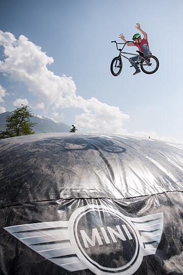 Hier eine Auswahl der spektakulären Bilder vom Mini Bag Jump!