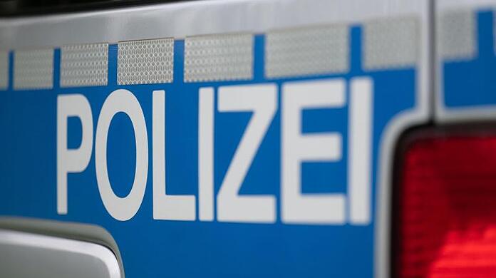 Die Polizei ist auf der Suche nach den bislang unbekannte Tätern. (Symbolbild)