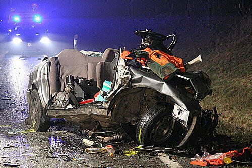 Aus bisher unbekannten Gründen geriet ein 18-Jähriger Audi-Fahrer in Höhe Marktl auf die Gegenfahrbahn.