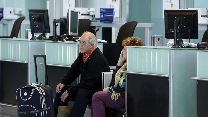 Das Warten hat ein Ende: Der Flughafen von Barcelona ist wieder geöffnet. Das Warten hat ein Ende: Der Flughafen von Barcelona ist wieder geöffnet.