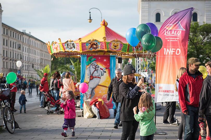 Beim Streetlife Festival verwandeln Green City e.V. zusammen mit dem Referat für Gesundheit und Umwelt den Asphalt vom Odeonsplatz bis zur Georgenstraße in eine grüne und pulsierende Erlebniswelt.