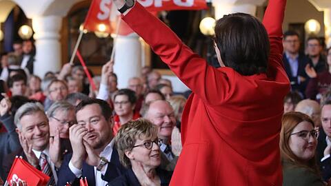 Die SPD-Vorsitzende Saskia Esken spricht beim Politischen Aschermittwoch der SPD. Foto: Daniel Karmann/dpa