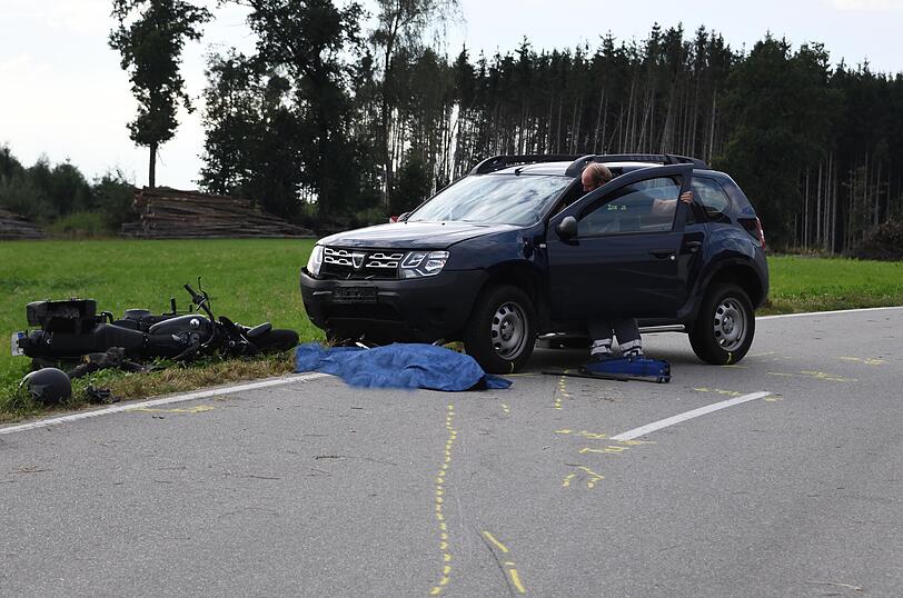 Die Autofahrerin, die in den Unfall verwickelt war, und und ihre Beifahrerin erlitten einen Schock