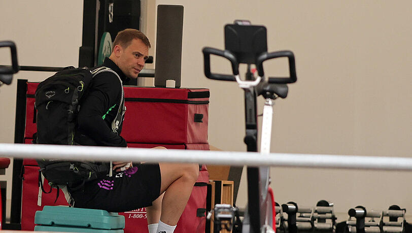 FC-Bayern-Kapitän Manuel Neuer muss weiter auf sein Comeback warten.