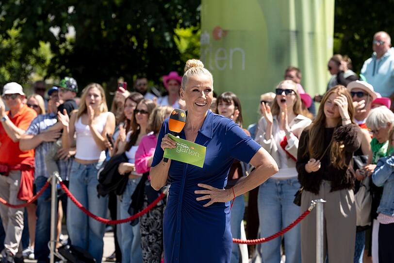 Andrea "Kiwi" Kiewel moderiert den ZDF-"Fernsehgarten" seit über 26 Jahren. Andrea "Kiwi" Kiewel moderiert den ZDF-"Fernsehgarten" seit über 26 Jahren.