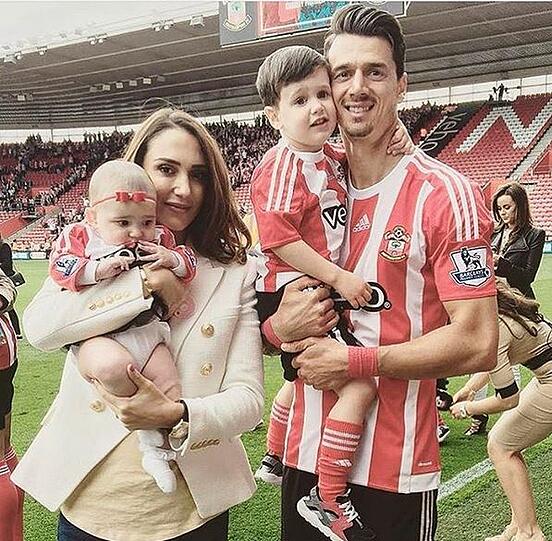 Portugal: José Fonte ist glücklich mit der Britin Cassie Sumner verheiratet. Die beiden haben zwei Kinder.
