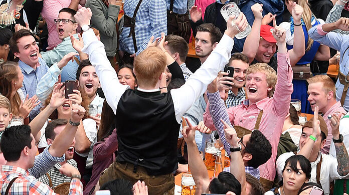 Blick in ein Wiesn-Festzelt: Findet das Oktoberfest heuer wieder statt? (Archivbild)