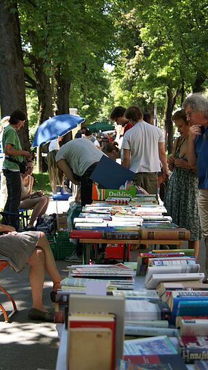Der Bücherflohmarkt Lisar in der Widenmayerstraße