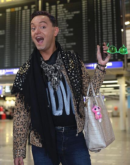 Und Abflug! Die ersten Kandidaten sind in Richtung Australien zum Dschungelcamp unterwegs. Hier gibt's die Bilder vom Frankfurter Flughafen...