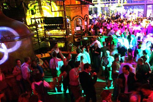 Feiern im Wirtshaus: Ab 22 Uhr verwandelt sich das Hacker-Pschorr-Bräuhaus zur Partyzone.