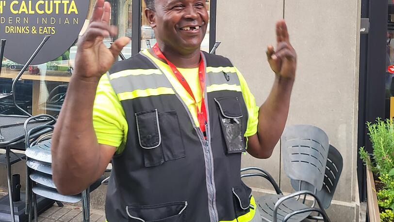 Ein Star in Winston-Salem: Dancing Kenny. Ein Star in Winston-Salem: Dancing Kenny.