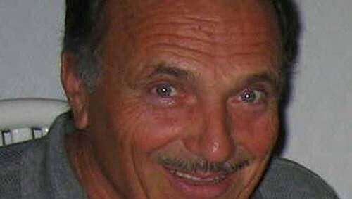 Autohändler Manfred R. wurde am 8. April 2004 in seinem Geschäft erstochen. Autohändler Manfred R. wurde am 8. April 2004 in seinem Geschäft erstochen.
